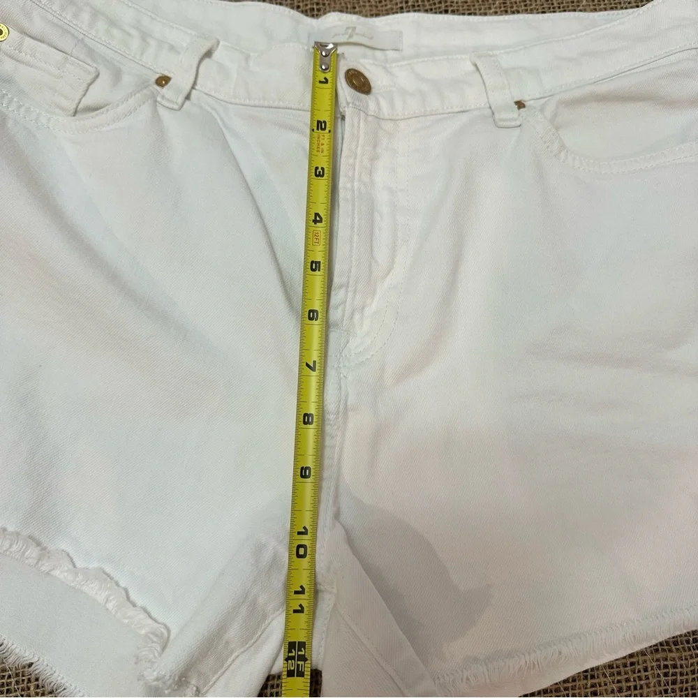 7 FOR ALL MANKIND‎ S-29 HIGH WAIST SHORT RAW HEM WHITE CUT OFF SHORTS 🤍